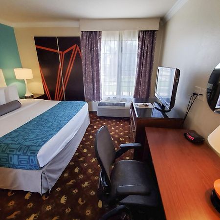 Howard Johnson By Wyndham Pasadena Exteriér fotografie