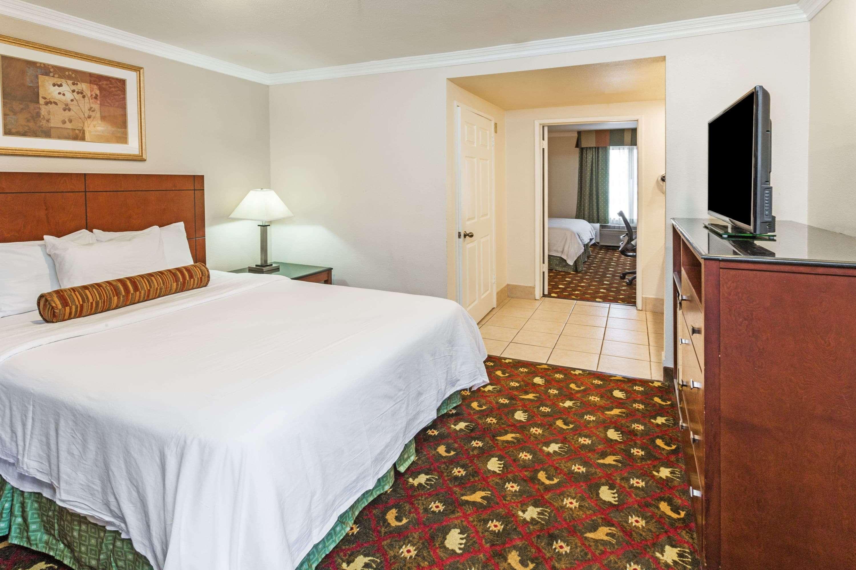 Howard Johnson By Wyndham Pasadena Exteriér fotografie